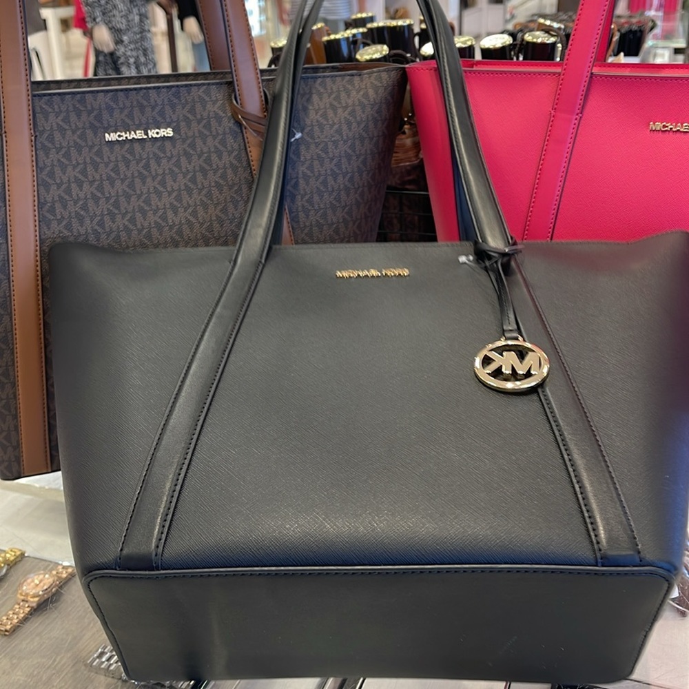 MICHAEL KORS 
Pratt Large Tote Shoulder Bag
COLOR BLACK
NWT - Picture 8 of 16